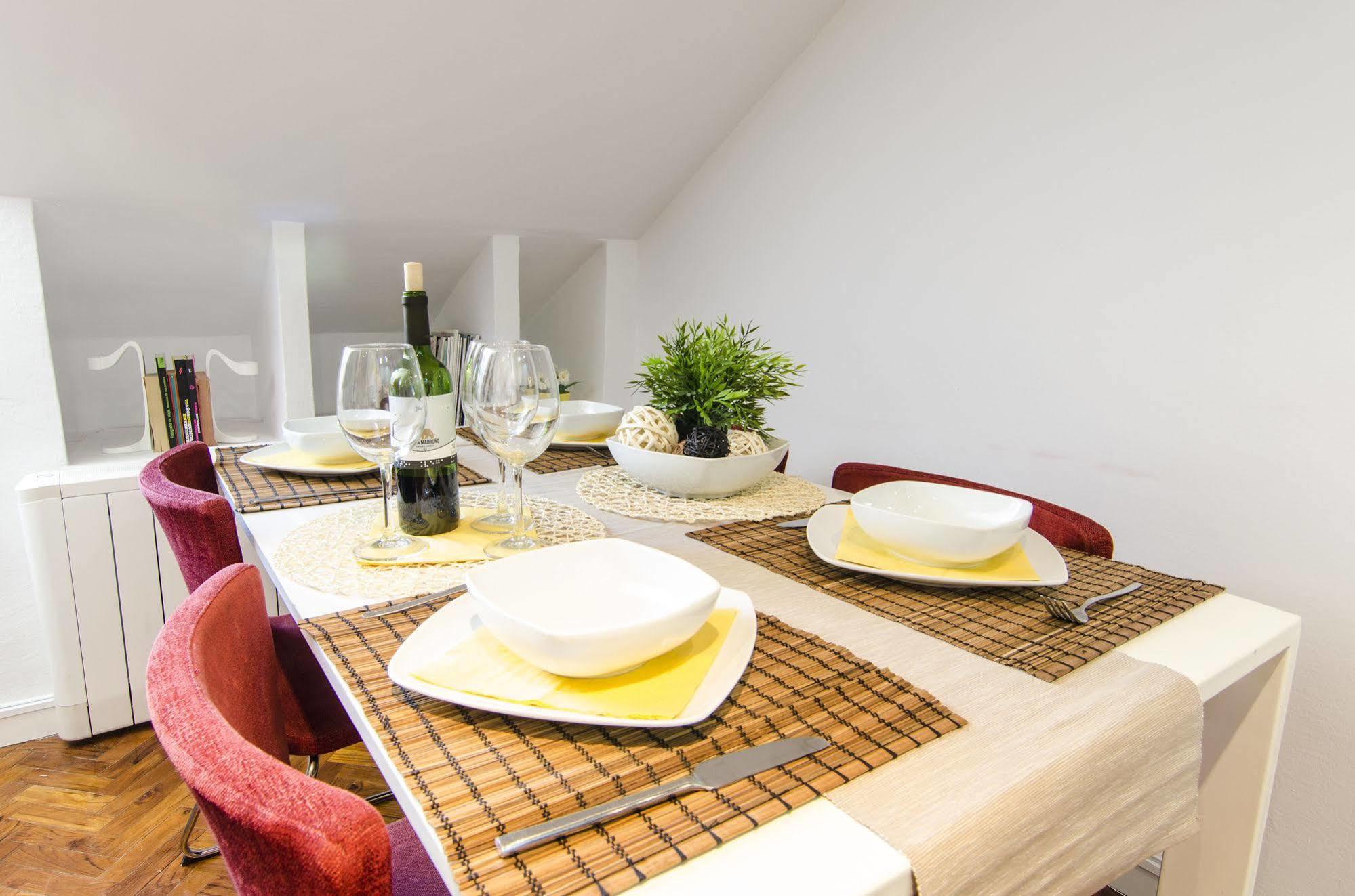 Gran Via Apartment Madrid Exterior photo